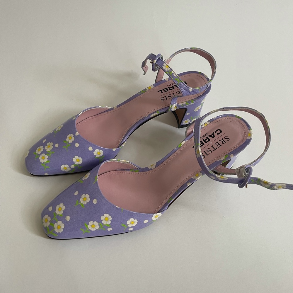 NWT Carel Paris Daisy print leather sandals